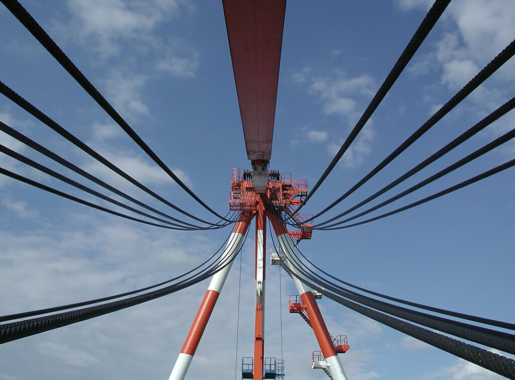 Pylon einer Containerbrücke