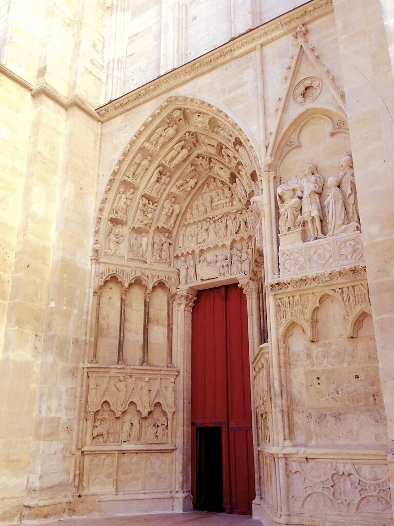 Seitenportal der Cathédrale Saint-Etienne
