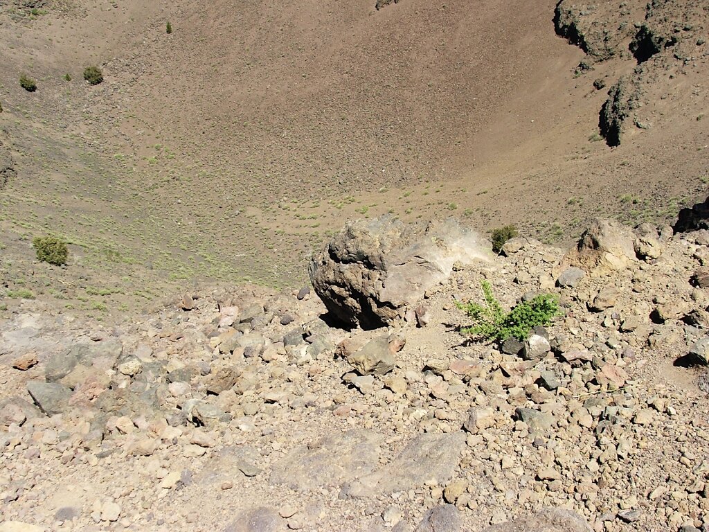 Blick in den Krater des Birigoyo